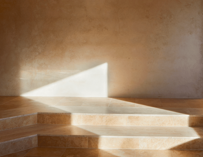 Un grand hall d'entrée réalisé sur mesure par la marbrebrie Pariat, pierre utilisée : travertin