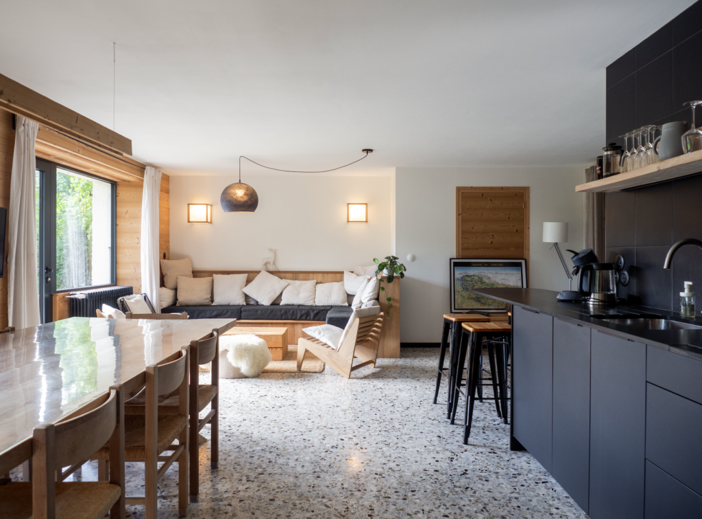 alt="gîte à Villard-de-Lans Maison Les 4 Vents dans le Vercors grande cuisine conviviale "